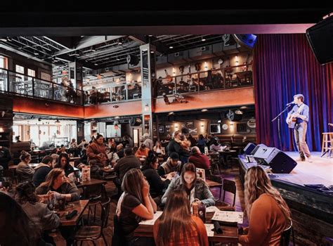 Ol red bar - Ole Red Las Vegas will be the sixth of Shelton's bars, and is located in front of the Horseshoe and on the corner of one of the city’s busiest intersections, is a 27,000-square-foot $30 million ...